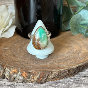 Jasmine's Chiffonjé: Adjustable Chrysoprase Ring