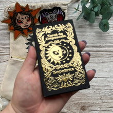 Load image into Gallery viewer, Jasmine&#39;s Chiffonjé: LE Kickstarter Tarot du crépuscule - Zapatrax
