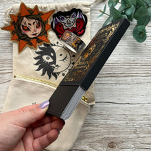 Load image into Gallery viewer, Jasmine&#39;s Chiffonjé: LE Kickstarter Tarot du crépuscule - Zapatrax

