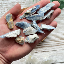 Load image into Gallery viewer, Raw Blue Kyanite Chips 50g
