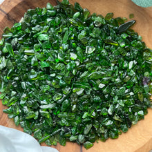 Load image into Gallery viewer, Chrome Diopside Chips (mini, 50g)
