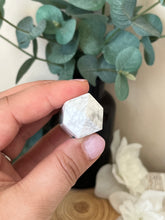 Load image into Gallery viewer, Howlite Tower
