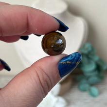 Load image into Gallery viewer, Tigers Eye Round Pendant
