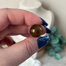 Load image into Gallery viewer, Tigers Eye Round Pendant
