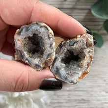 Load image into Gallery viewer, Raw Specimen: Ocos Geode &quot;A&quot;
