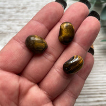 Load image into Gallery viewer, Misfit: Tigers Eye Cabochon Bag
