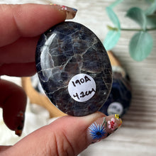Load image into Gallery viewer, Iolite Sunstone (Cordierite) Palmstone
