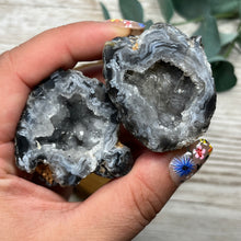 Load image into Gallery viewer, Raw Specimen: Ocos Geode "d"

