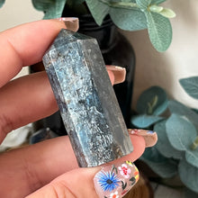 Load image into Gallery viewer, Blue Kyanite Tower (AGrade)
