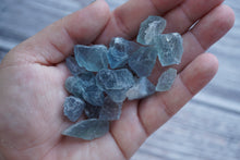 Load image into Gallery viewer, Raw Blue Fluorite Chips (50g)
