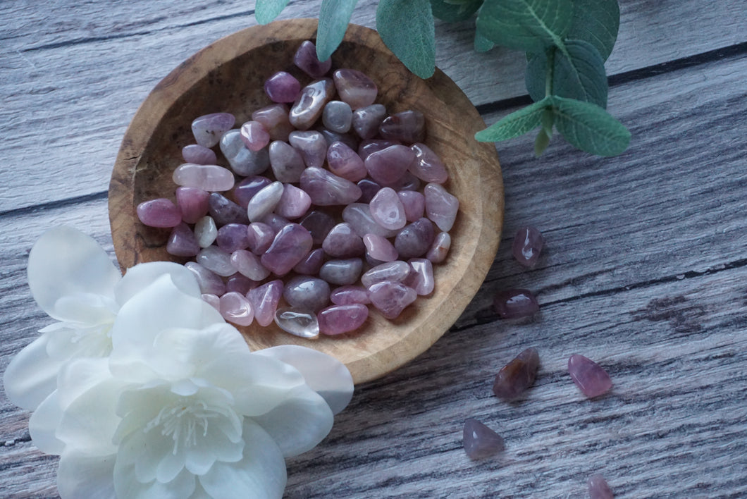 Lavender Rose Quartz Chips (50g)