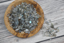 Load image into Gallery viewer, Labradorite Chips (50g)
