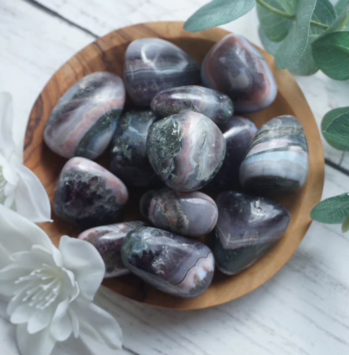 Amethyst Lace Agate Cuddle